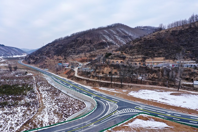 延安市南泥灣至三十里鋪紅色旅游公路2(1)(1).jpg